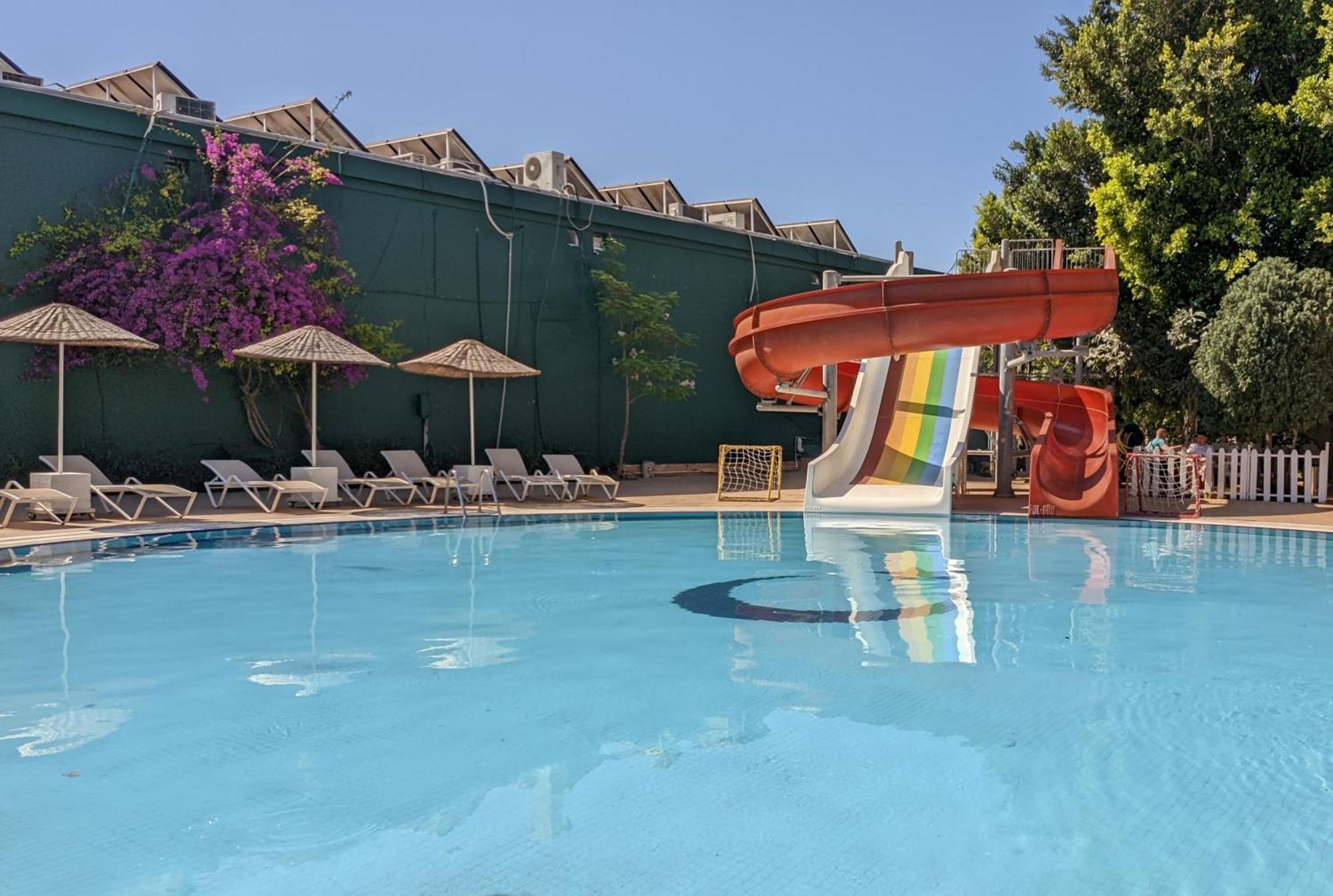 Uk Hotel Kiris Antalya Bagian luar foto