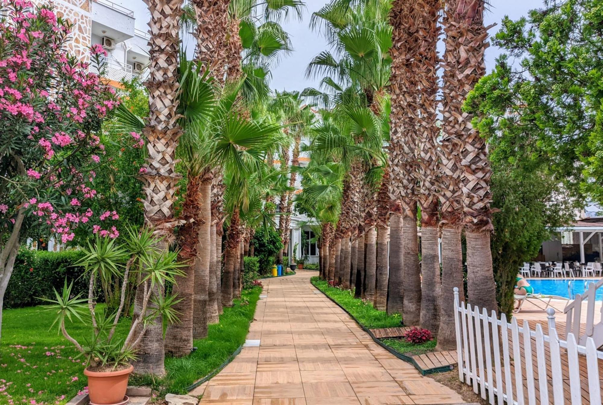 Uk Hotel Kiris Antalya Bagian luar foto