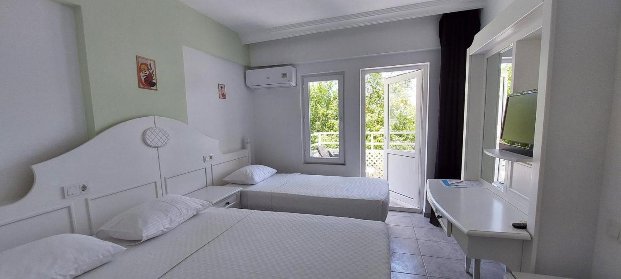 Uk Hotel Kiris Antalya Bagian luar foto